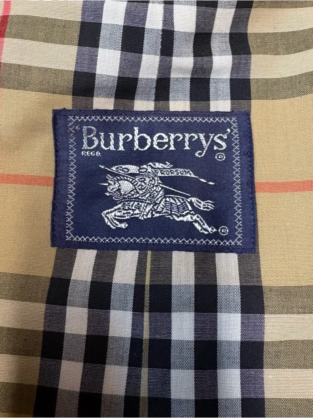 Burberry trench coat - Picture 13 of 15